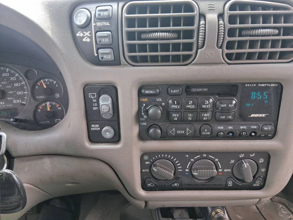 2000 GMC S-15 Jimmy 2nd Gen - Image 20 of 21