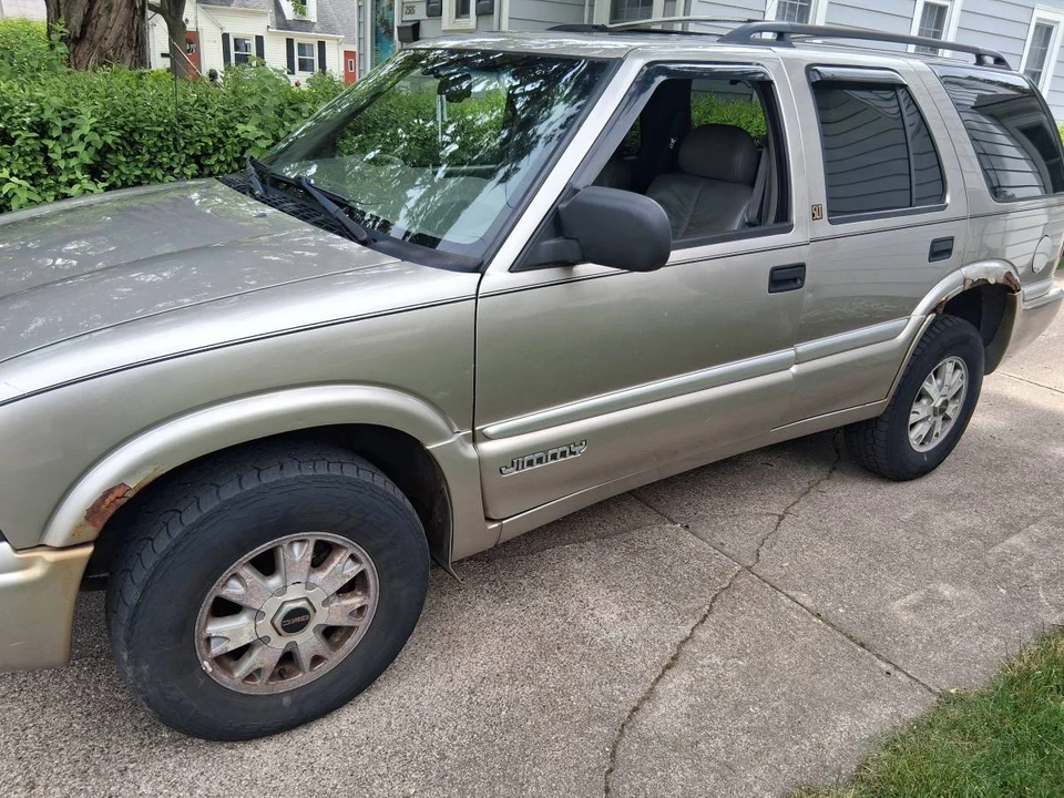 2000 GMC S-15 Jimmy 2nd Gen - Image 3 of 21
