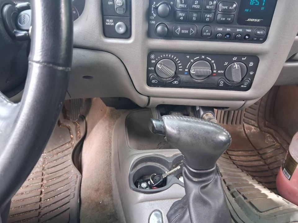 2000 GMC S-15 Jimmy 2nd Gen - Image 17 of 21