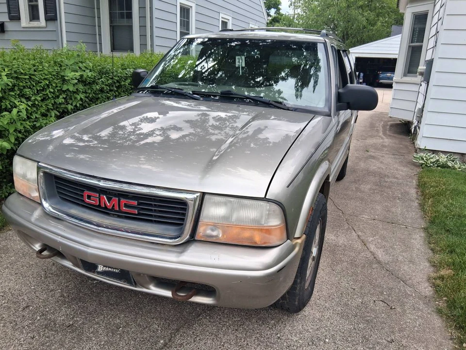 2000 GMC S-15 Jimmy 2nd Gen - Image 10 of 21