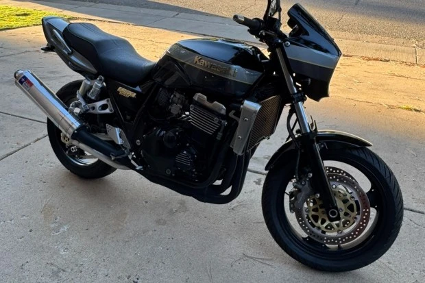 2000 Kawasaki ZRX1100 - Image 3 of 6