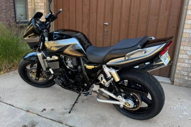 2000 Kawasaki ZRX1100 - Image 2 of 6