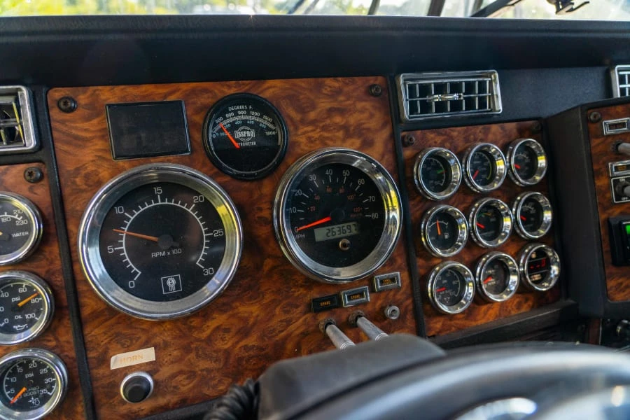 2000 Kenworth W900 - Image 15 of 23