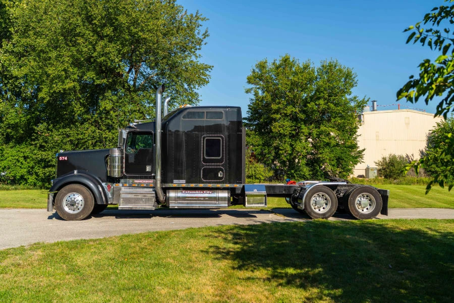 2000 Kenworth W900 - Image 2 of 23
