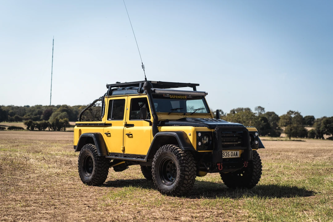 2000 Land Rover Defender 110 - Image 3 of 31