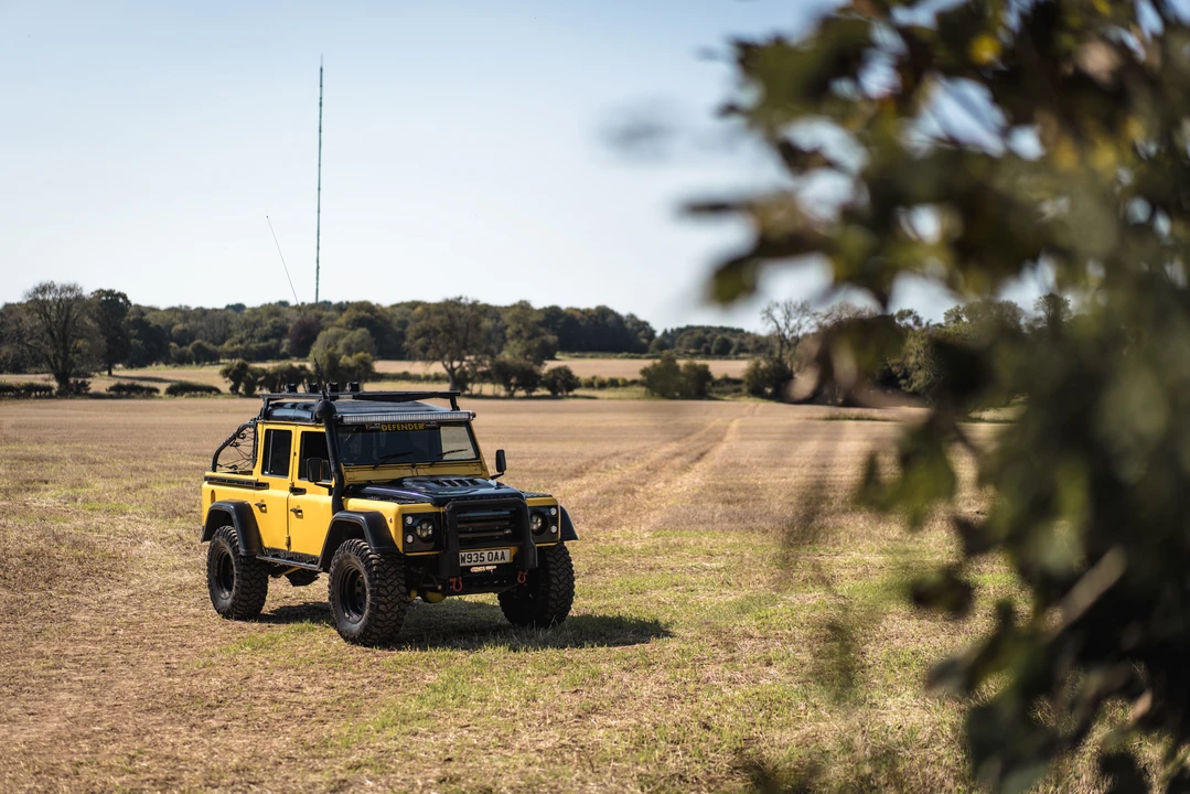 2000 Land Rover Defender 110 - Image 5 of 31
