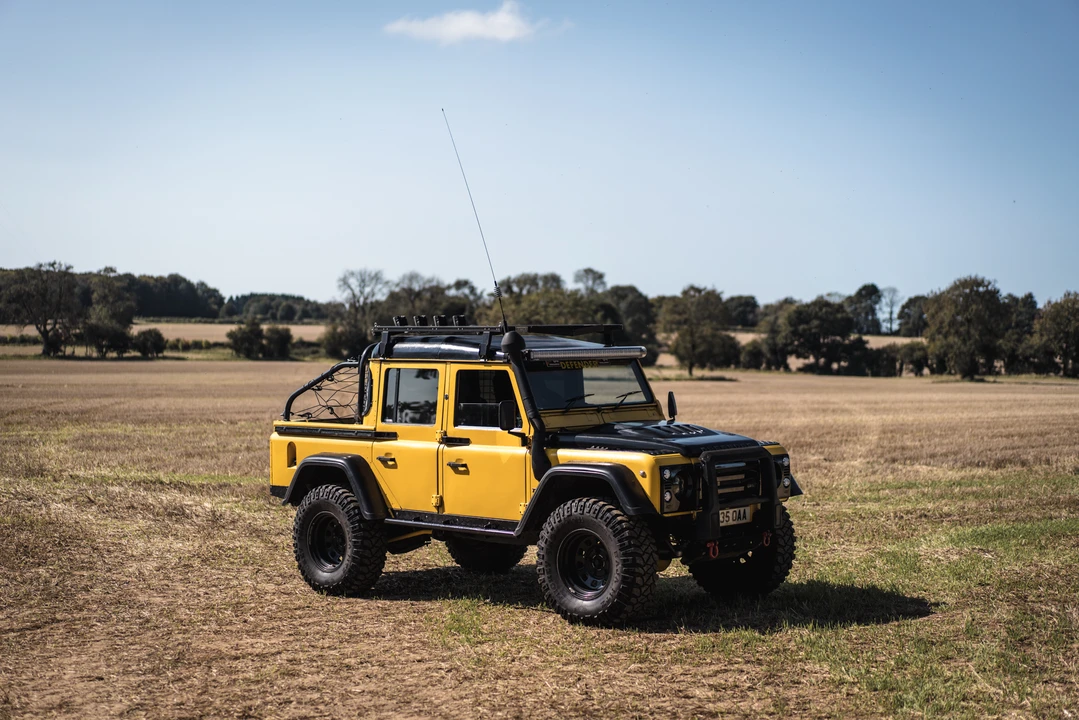 2000 Land Rover Defender 110 - Image 8 of 31