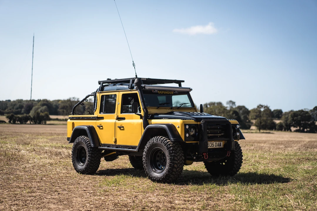 2000 Land Rover Defender 110 - Image 9 of 31