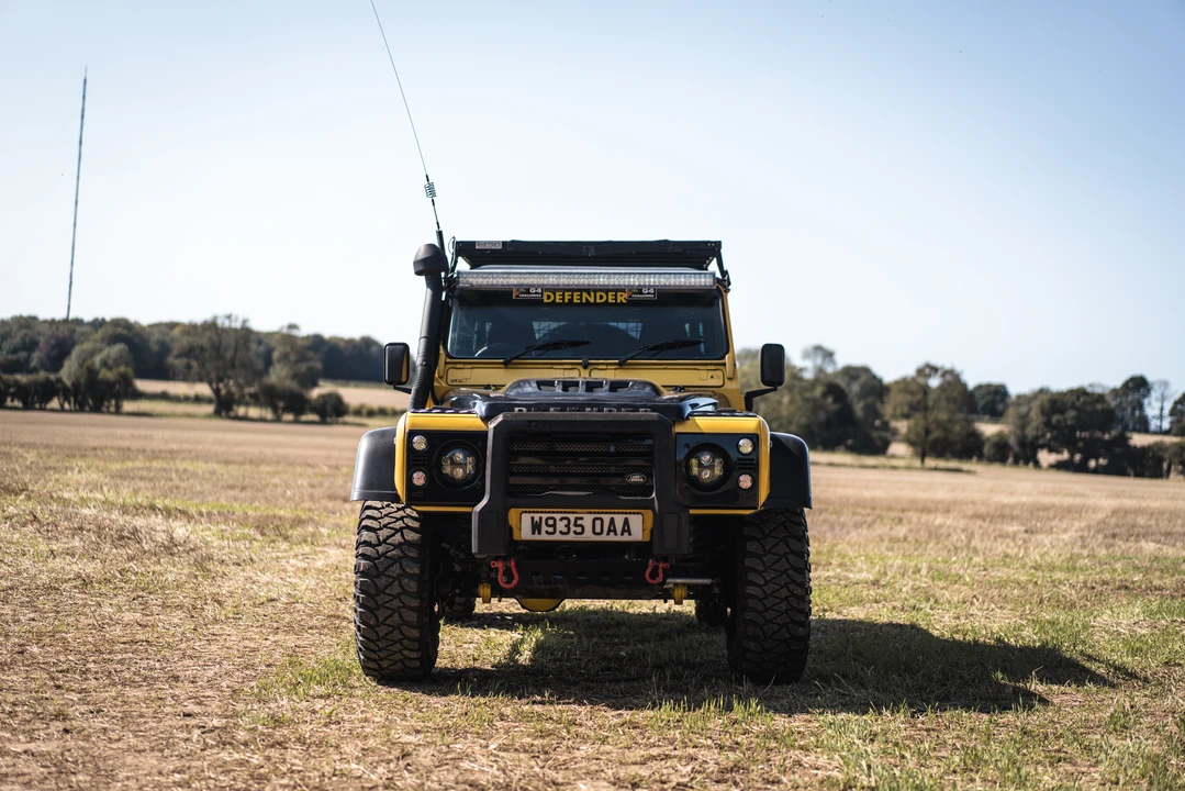 2000 Land Rover Defender 110 - Image 10 of 31