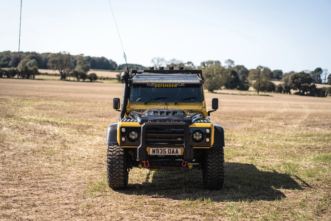 2000 Land Rover Defender 110 - Image 11 of 31