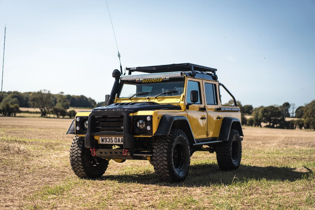 2000 Land Rover Defender 110 - Image 12 of 31