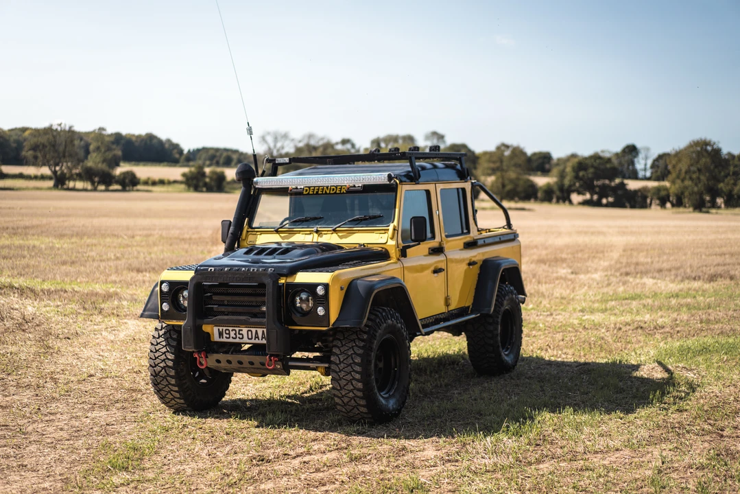 2000 Land Rover Defender 110 - Image 13 of 31