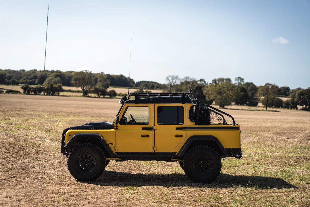2000 Land Rover Defender 110 - Image 14 of 31
