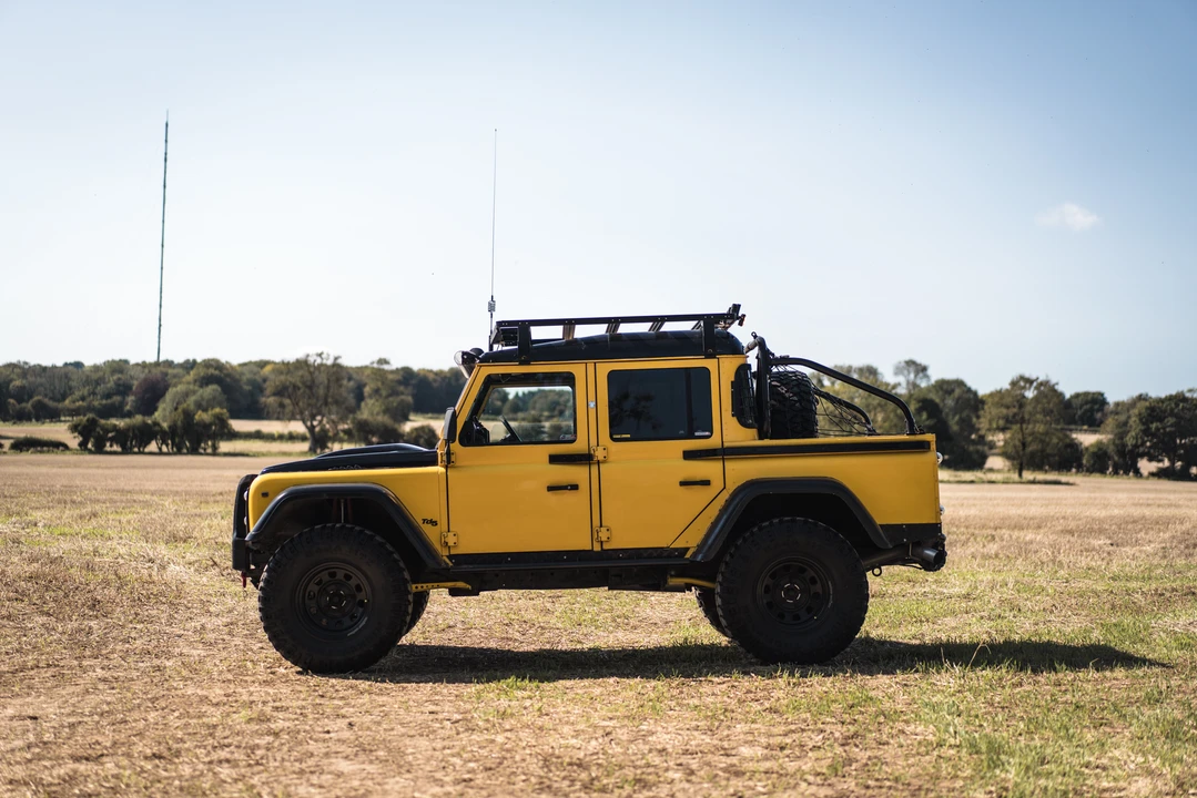 2000 Land Rover Defender 110 - Image 15 of 31