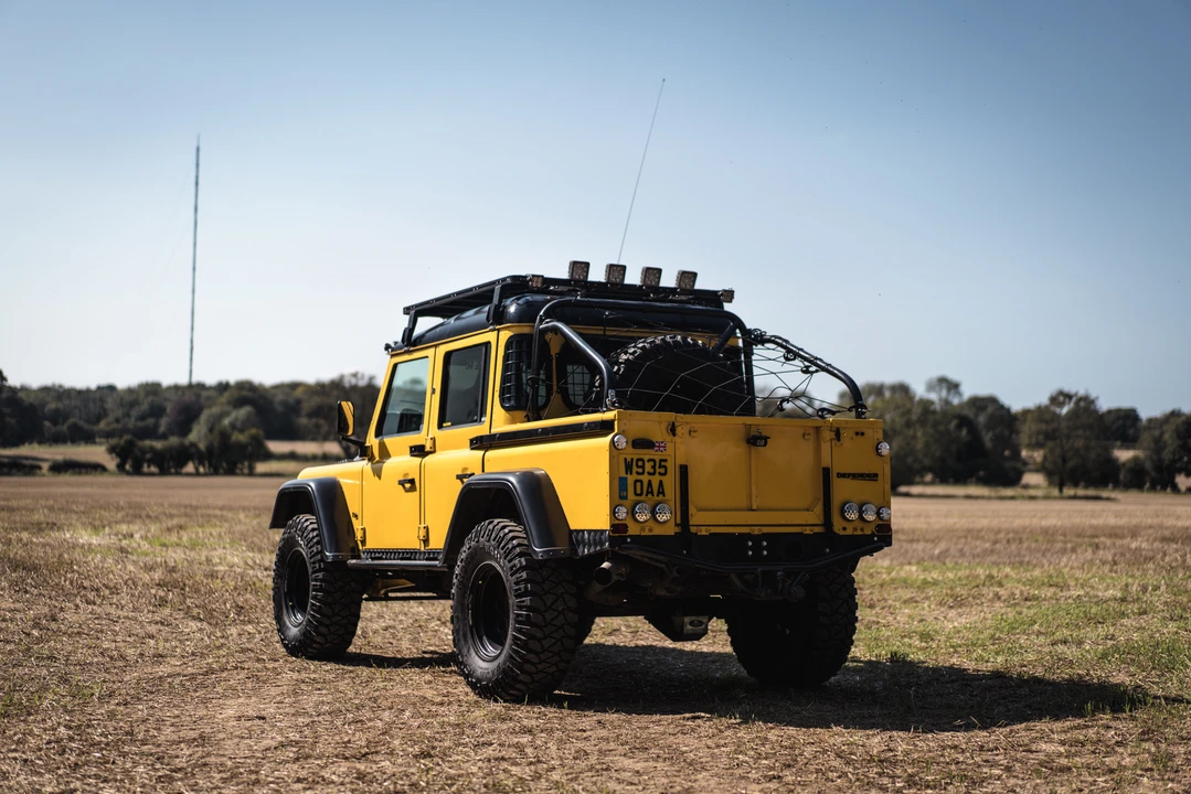 2000 Land Rover Defender 110 - Image 17 of 31