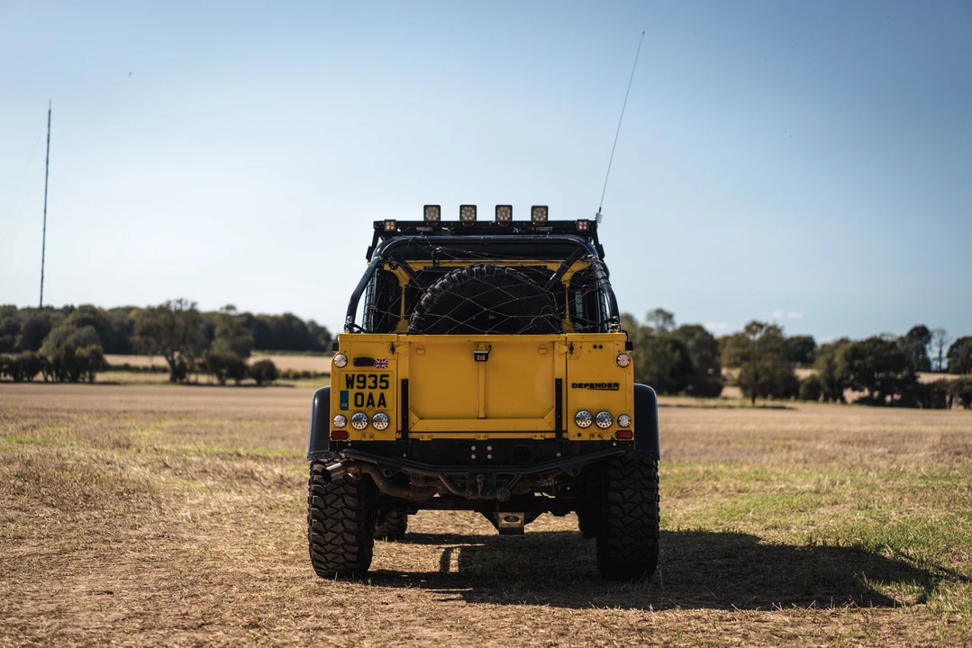 2000 Land Rover Defender 110 - Image 19 of 31