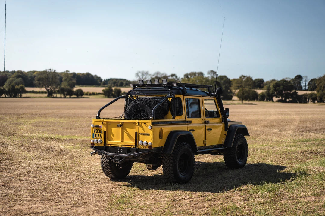 2000 Land Rover Defender 110 - Image 24 of 31