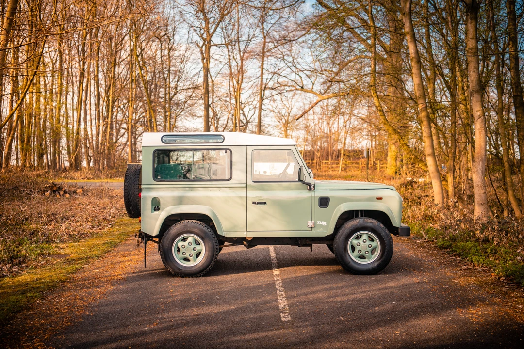 2000 Land Rover Defender 90 - Image 9 of 31