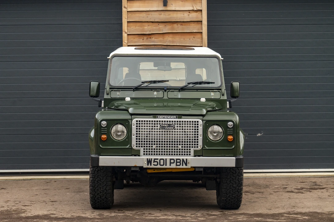2000 Land Rover Defender 90 - Image 3 of 31