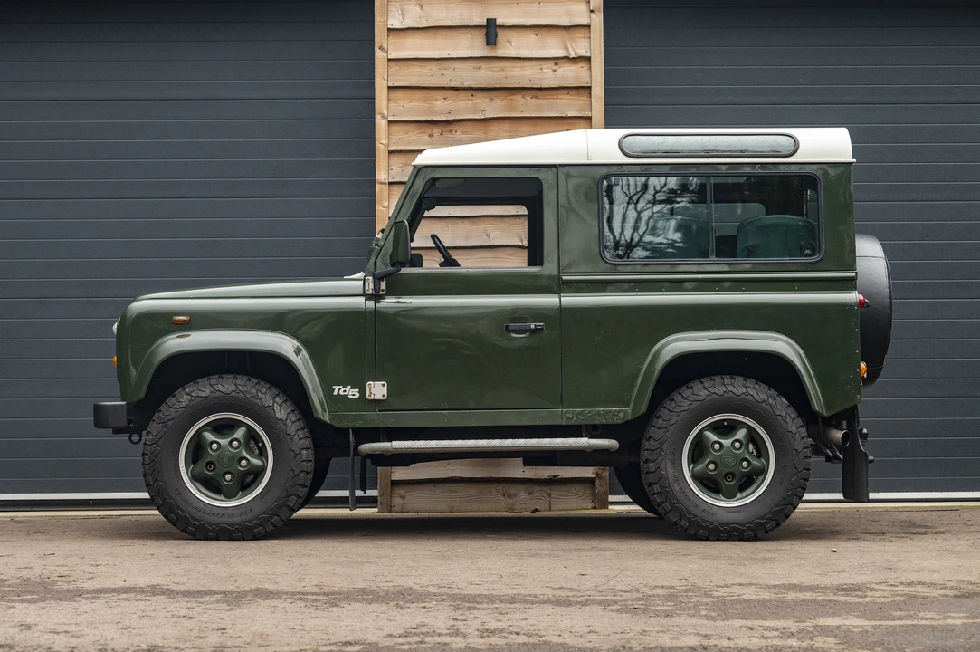 2000 Land Rover Defender 90 - Image 8 of 31