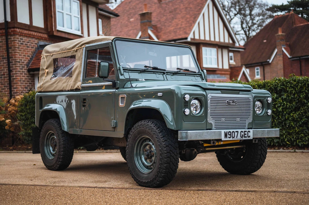 2000 Land Rover Defender 90 - Image 2 of 31