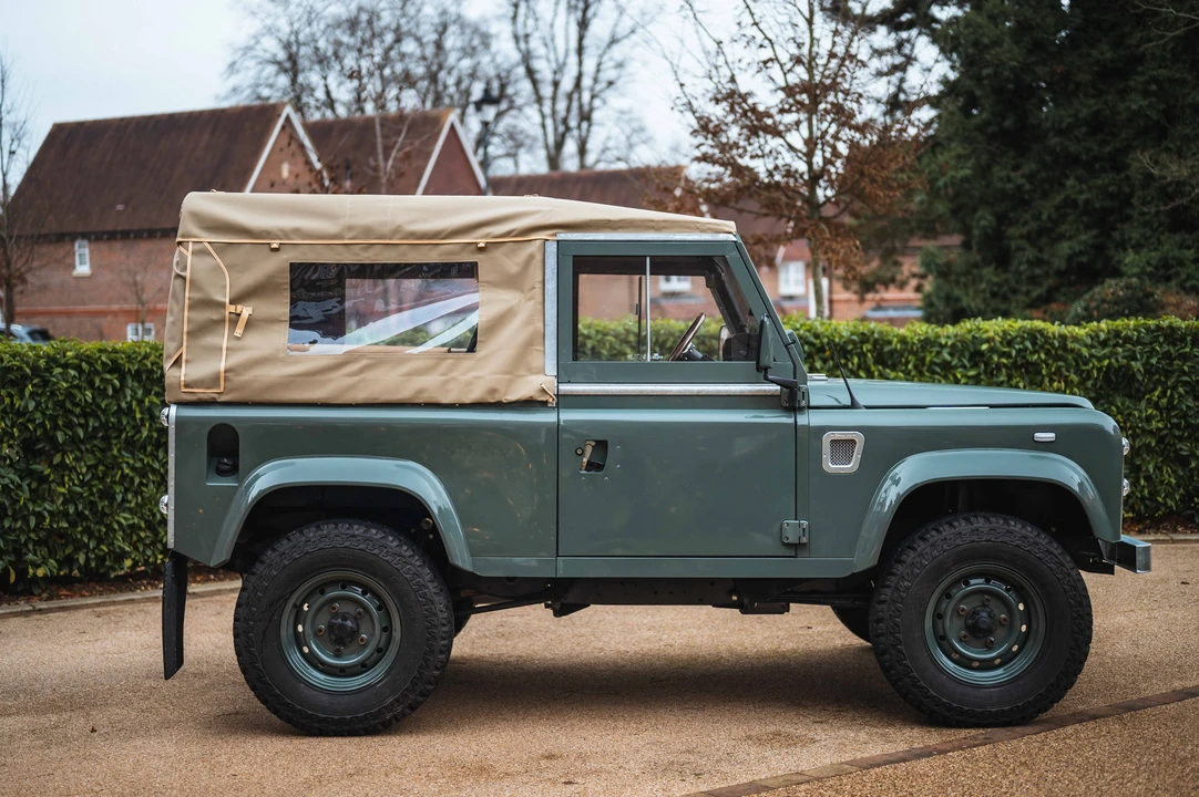 2000 Land Rover Defender 90 - Image 14 of 31