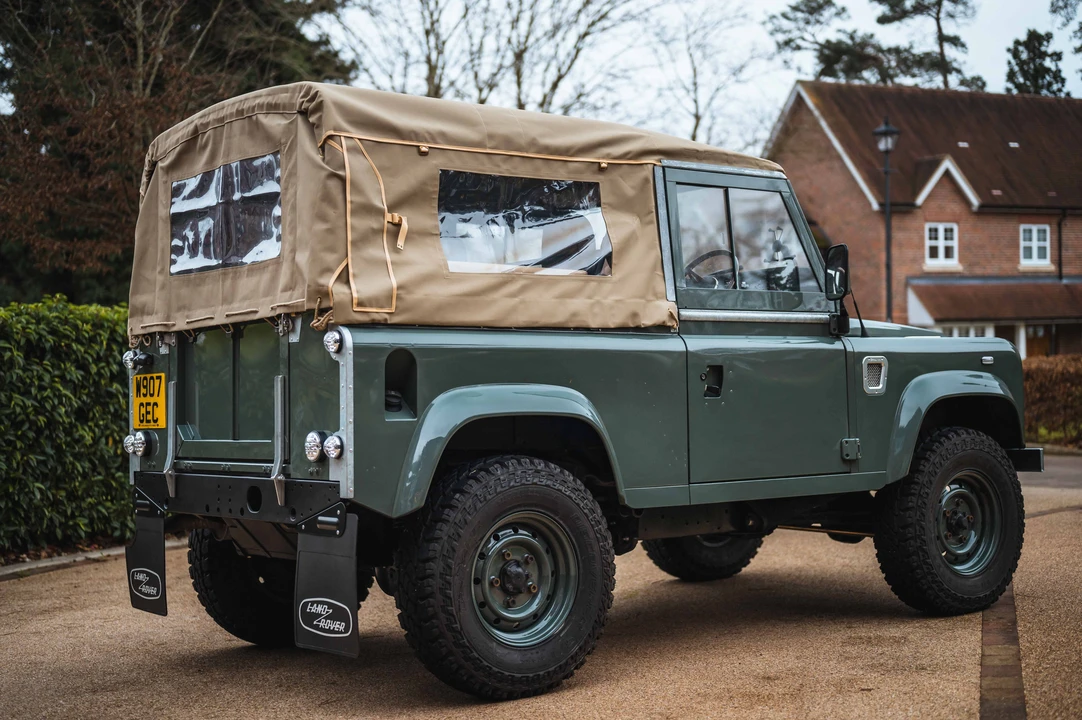 2000 Land Rover Defender 90 - Image 9 of 31