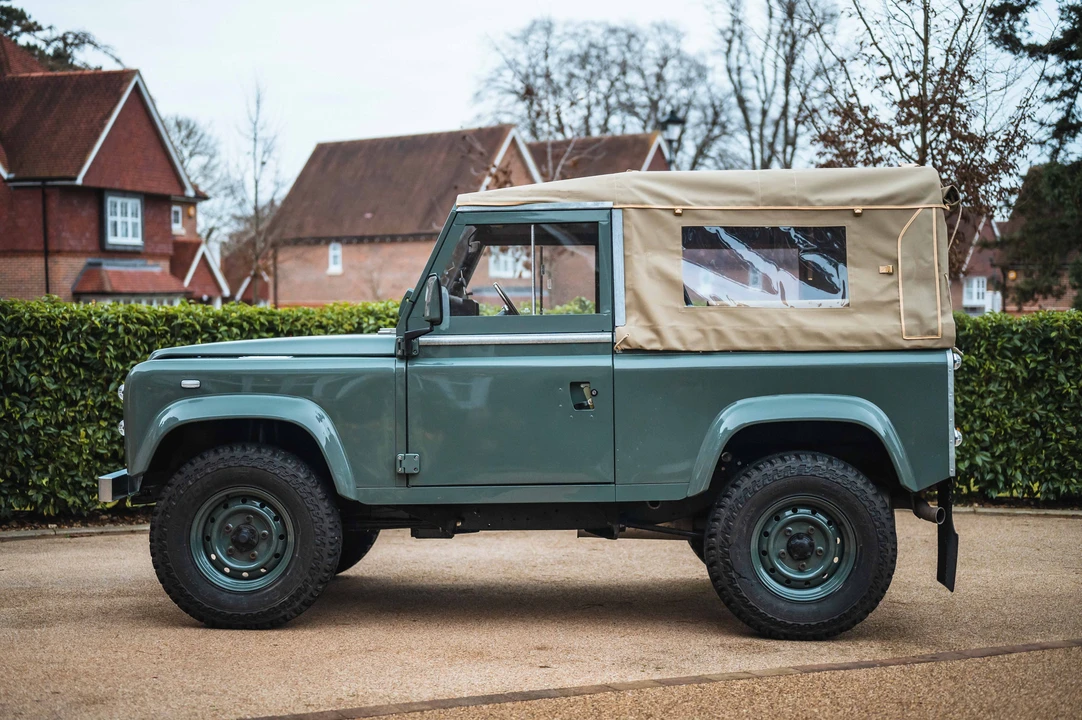2000 Land Rover Defender 90 - Image 6 of 31