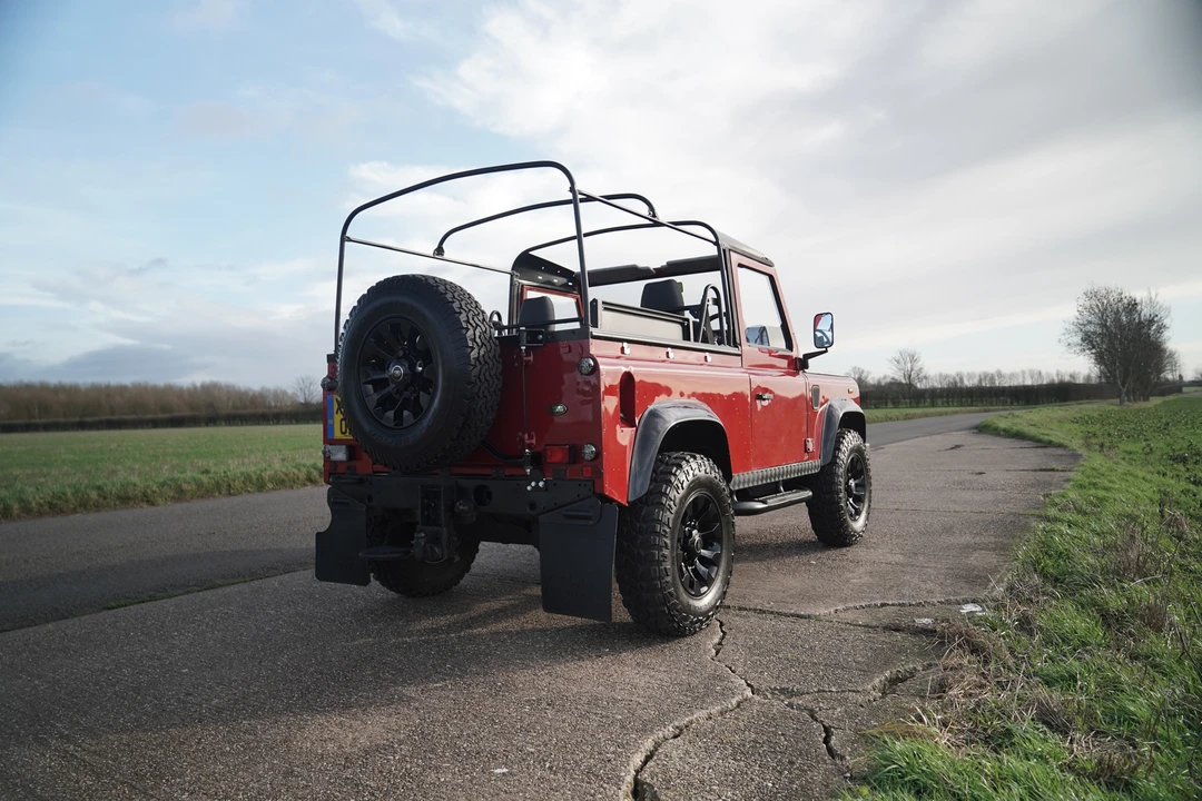 2000 Land Rover Defender 90 - Image 8 of 31