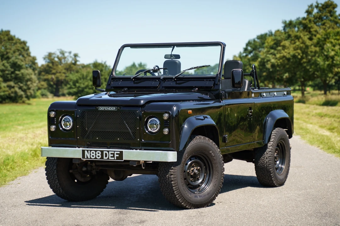 2000 Land Rover Defender 90 - Image 2 of 31
