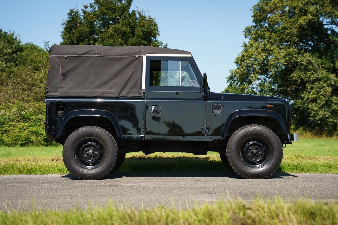 2000 Land Rover Defender 90 - Image 9 of 31