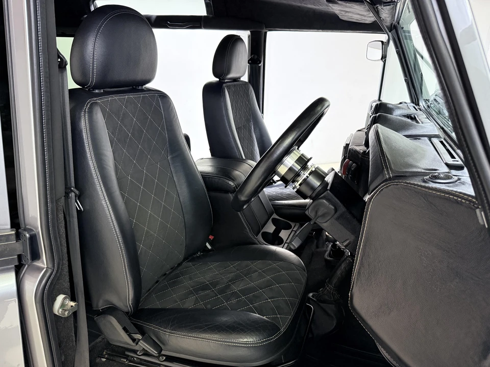 2000 Land Rover Defender 110 - Image 18 of 21