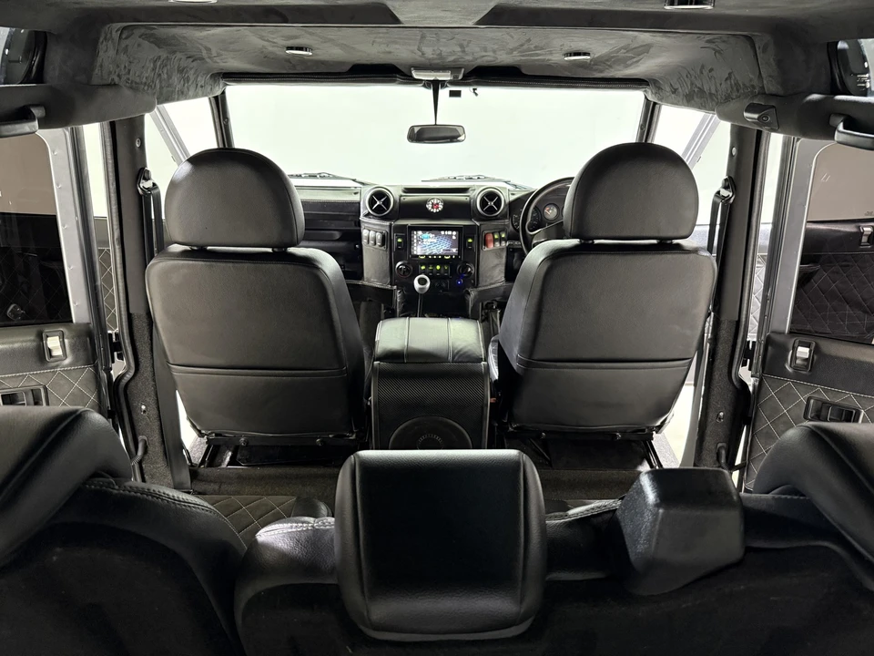 2000 Land Rover Defender 110 - Image 15 of 21
