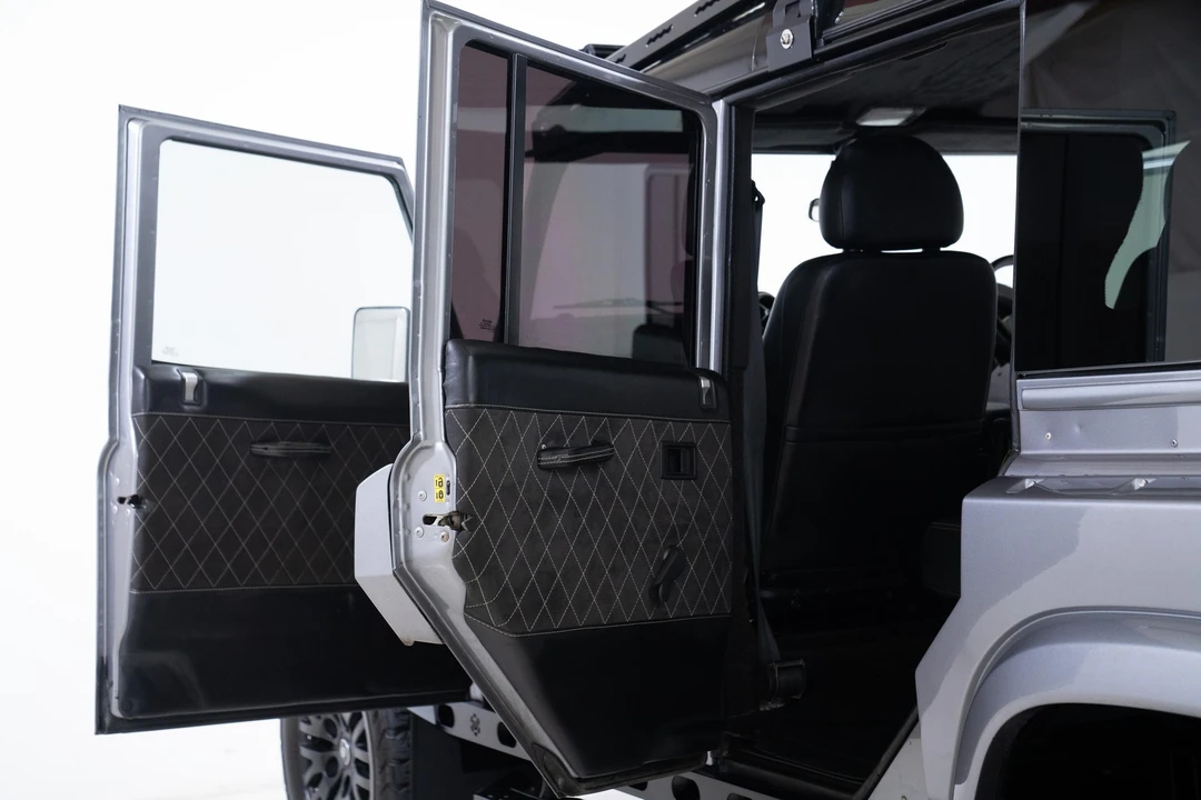 2000 Land Rover Defender 110 - Image 13 of 21