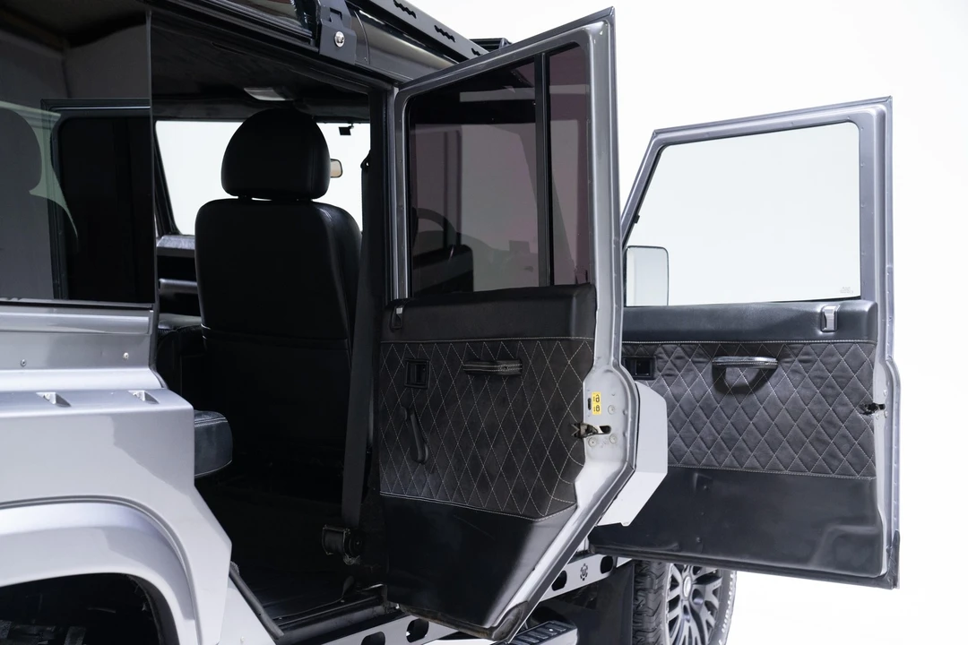 2000 Land Rover Defender 110 - Image 14 of 21