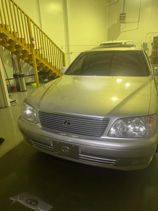 2000 Lexus LS 2nd Gen - Image 2 of 10