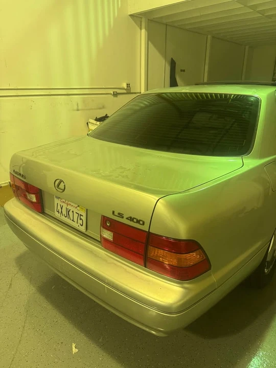 2000 Lexus LS 2nd Gen - Image 10 of 10