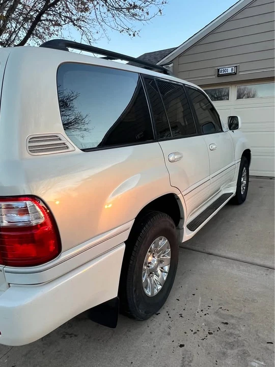 2000 Lexus LX 2nd Gen - Image 4 of 10