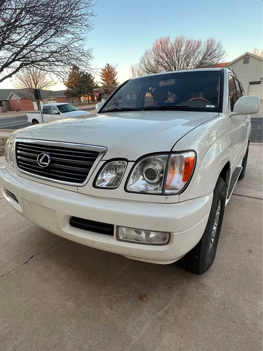 2000 Lexus LX 2nd Gen - Image 2 of 10