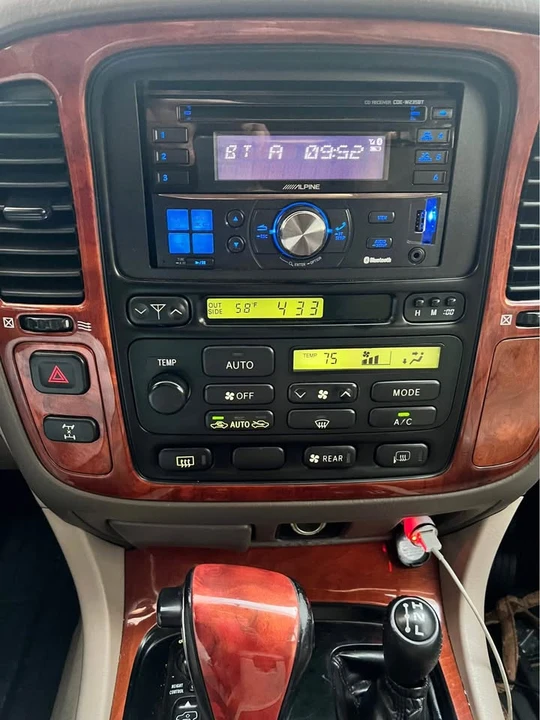 2000 Lexus LX 2nd Gen - Image 9 of 10