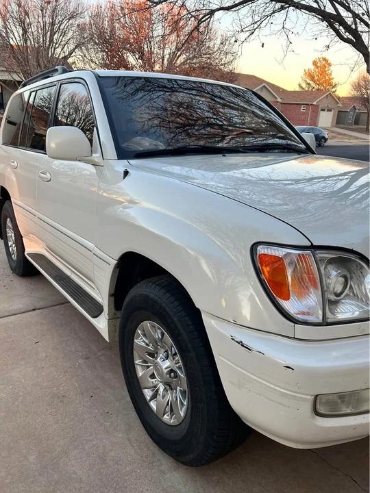 2000 Lexus LX 2nd Gen - Image 3 of 10