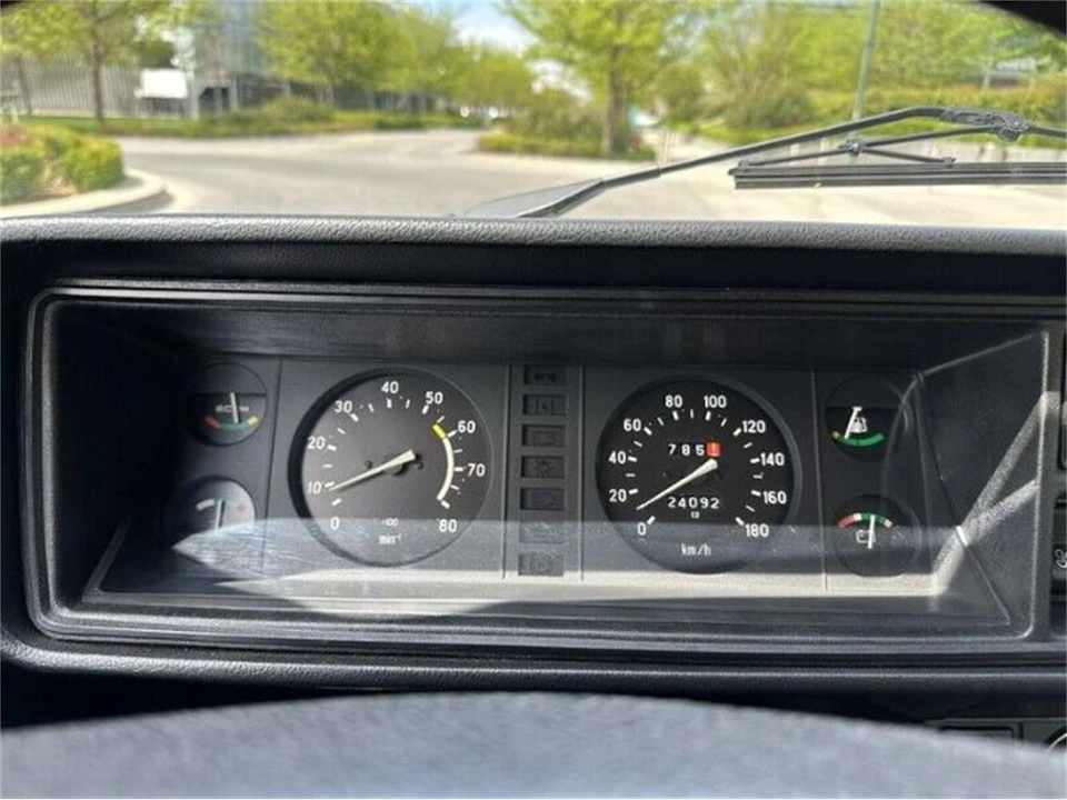 2000 Lada - Image 5 of 16