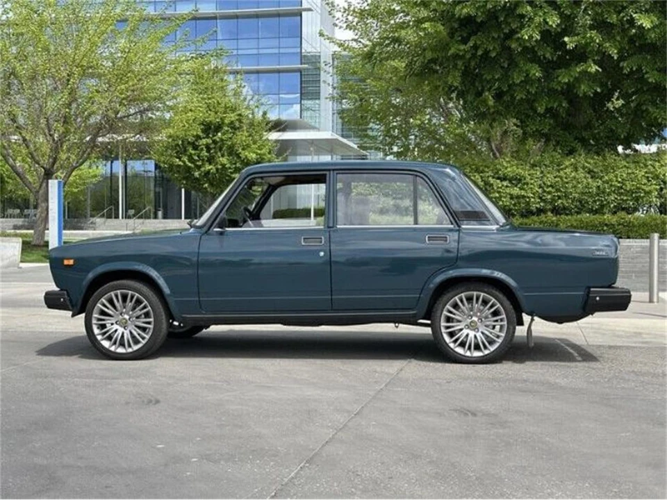 2000 Lada - Image 8 of 16