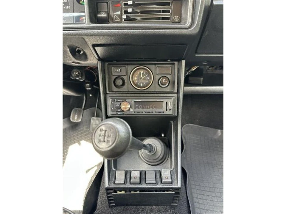 2000 Lada - Image 4 of 16