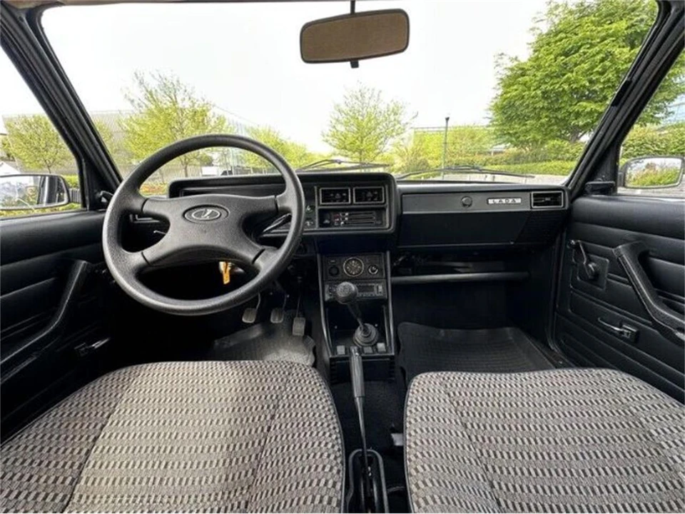 2000 Lada - Image 7 of 16