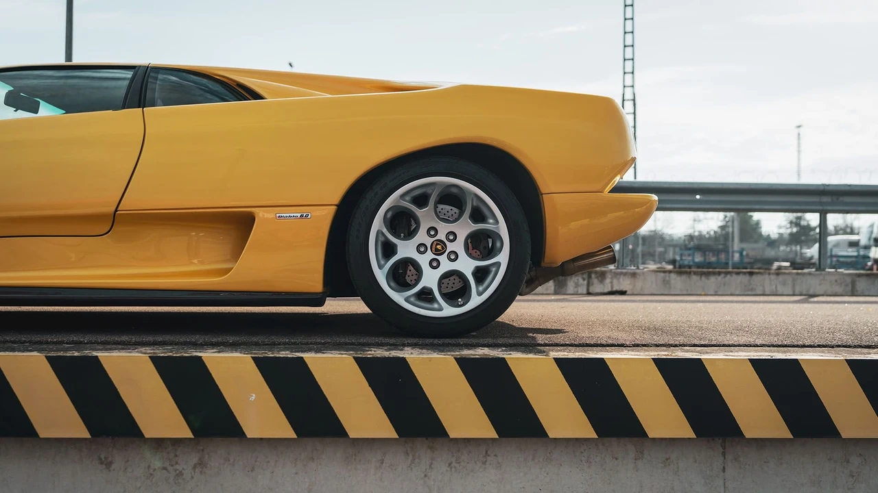 2000 Lamborghini Diablo VT - Image 29 of 31