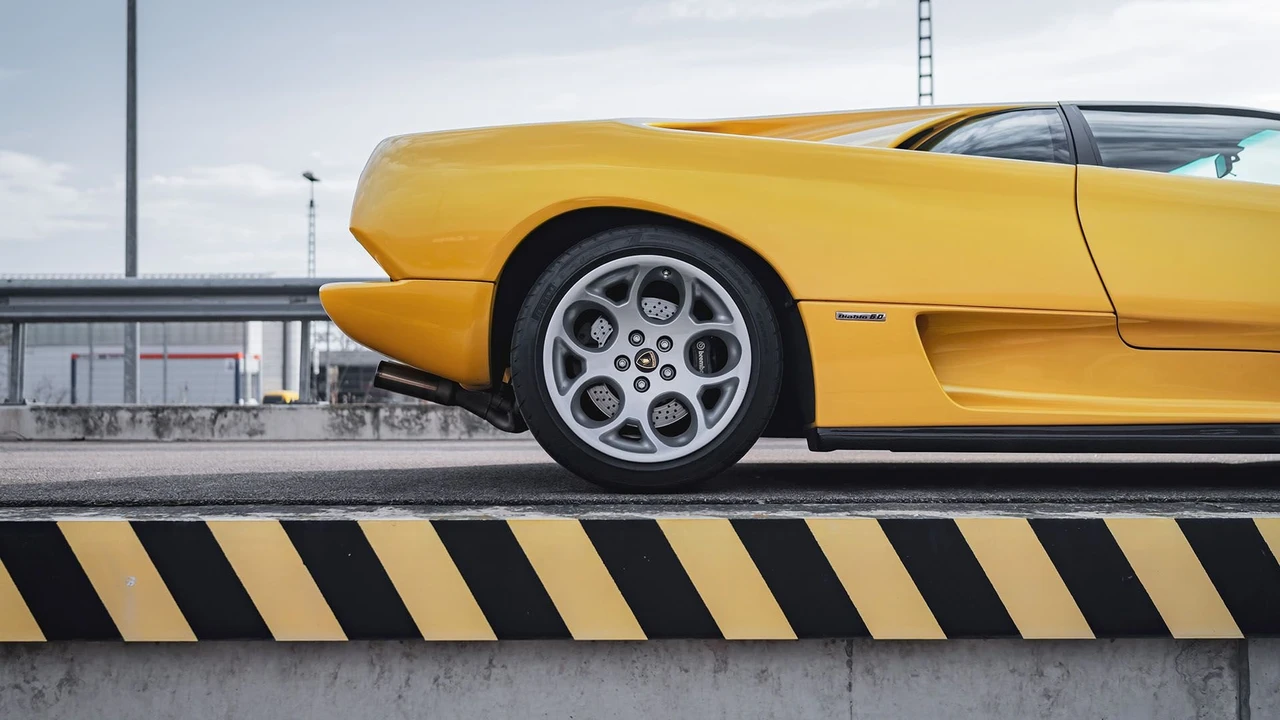 2000 Lamborghini Diablo VT - Image 30 of 31