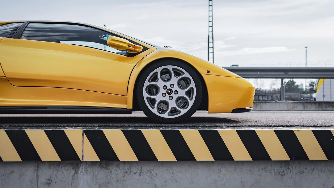 2000 Lamborghini Diablo VT - Image 24 of 31