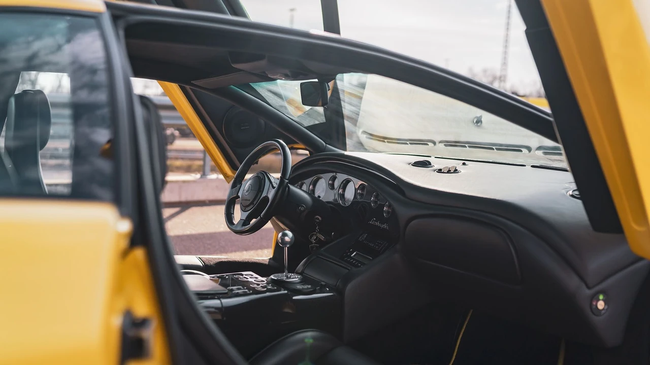 2000 Lamborghini Diablo VT - Image 12 of 31