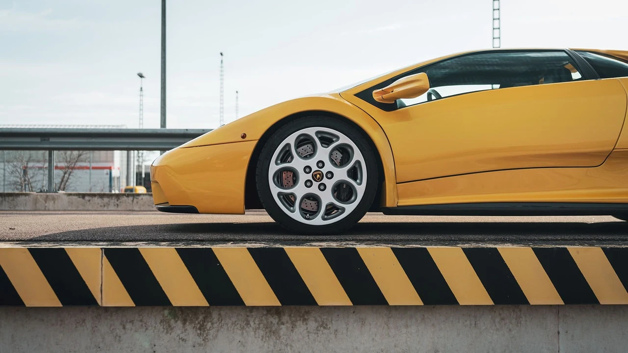 2000 Lamborghini Diablo VT - Image 27 of 31